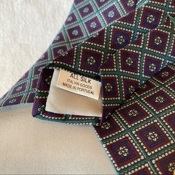 FREE IF BUNDLED Stafford Neck Tie Rosette & Diamond 100% Silk One Size OS EUC - Picture 5 of 5